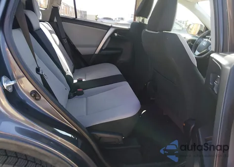 2017 Toyota Rav4 Xle z USA, uszkodzony, nr VIN JTMRFREV8HJ707903